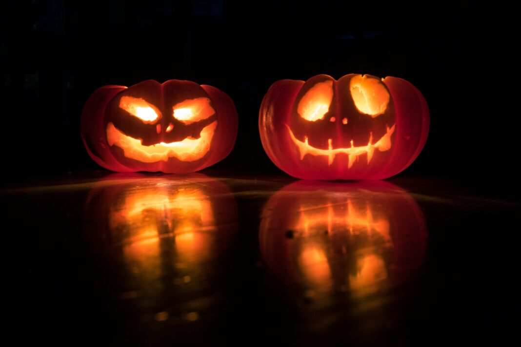 halloween decorated homes