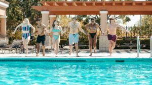 Choosing Between Plunge Pools and Small Pools