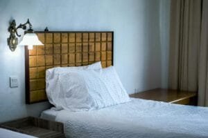 A Guide to Choosing the Right Headboard for Your Bed Style