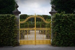 The Top Considerations When Choosing a Gate for Your Fence