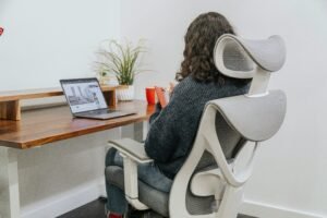 How the Right Office Chair Can Improve Productivity